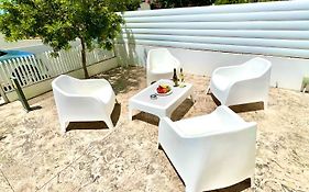 Seaside Escape - Charming Sunlit 2Br Flat